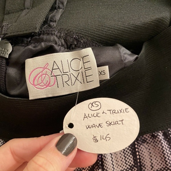 Alice & Trixie Silk Black Purple Geometric Print Wrap Mini Skirt Size XS NEW - Picture 6 of 6